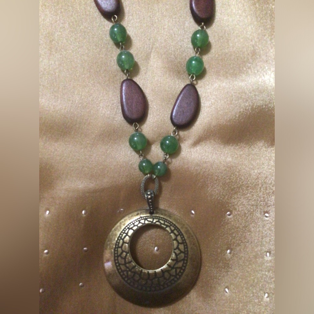 Vintage Beaded Ant. Gold Tone & Medallion Necklace